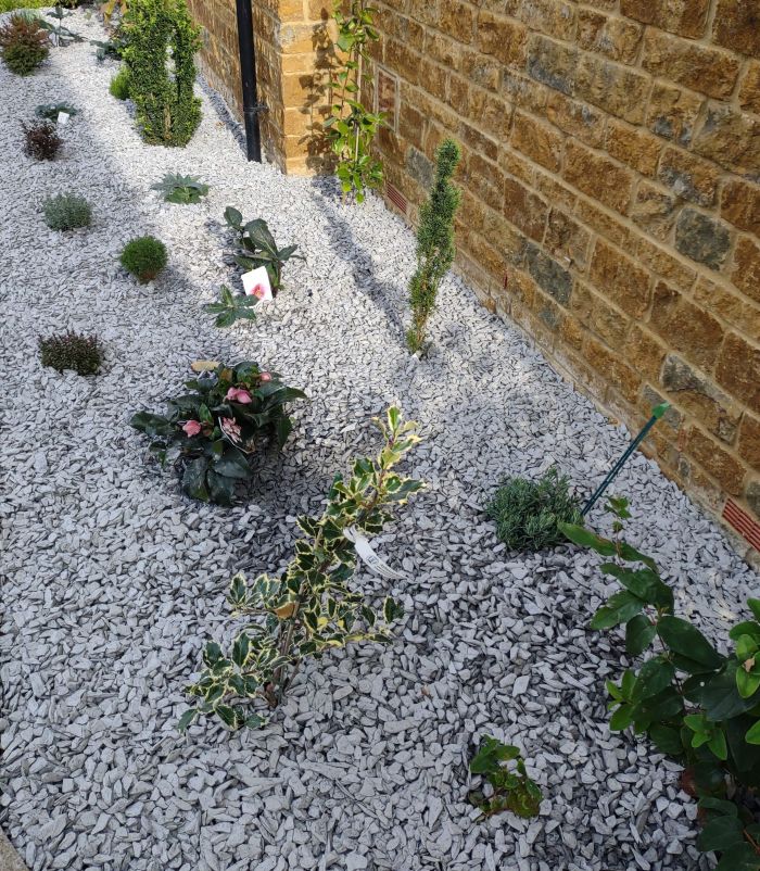 Graphite Grey Slate Chippings 20mm | DecorativeAggregates.com (Bulk Bag)